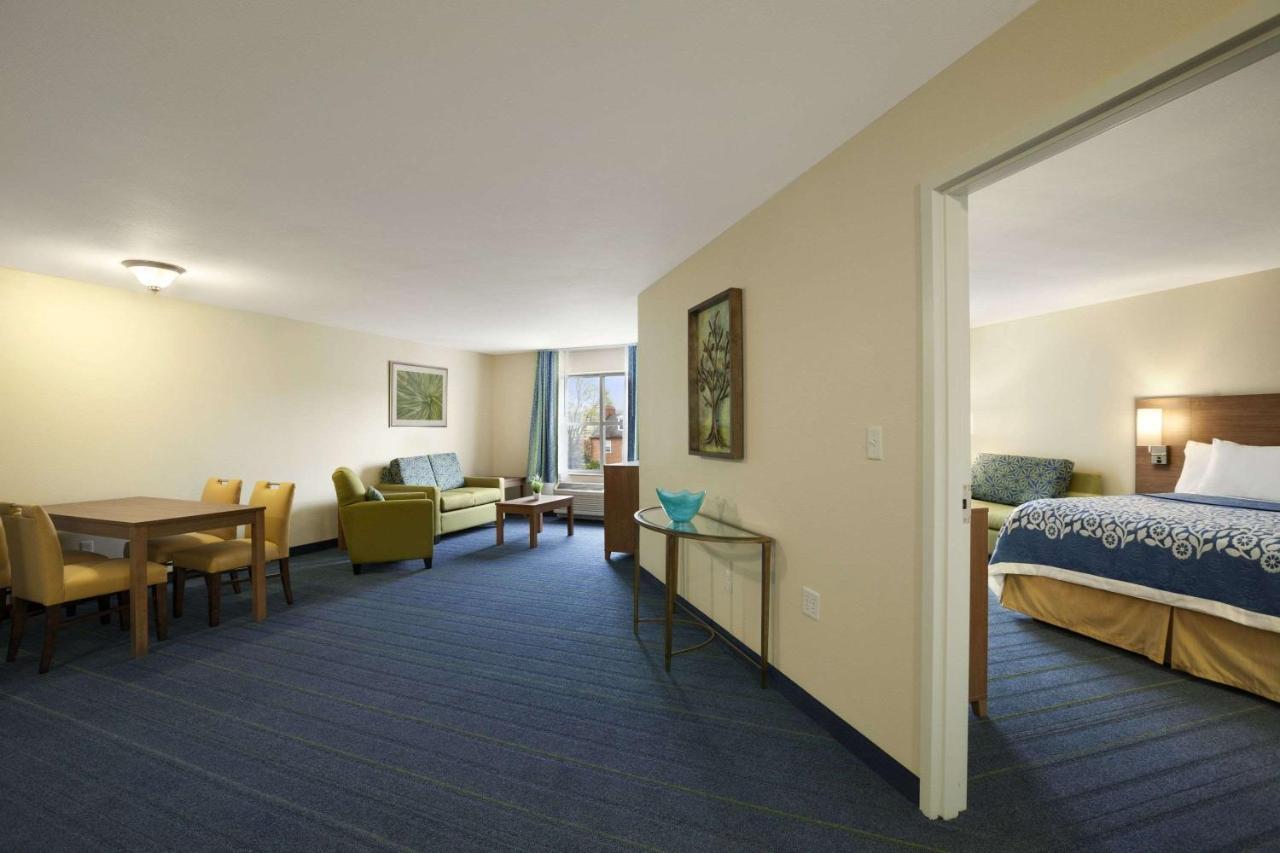 Days Inn & Suites By Wyndham Altoona Esterno foto