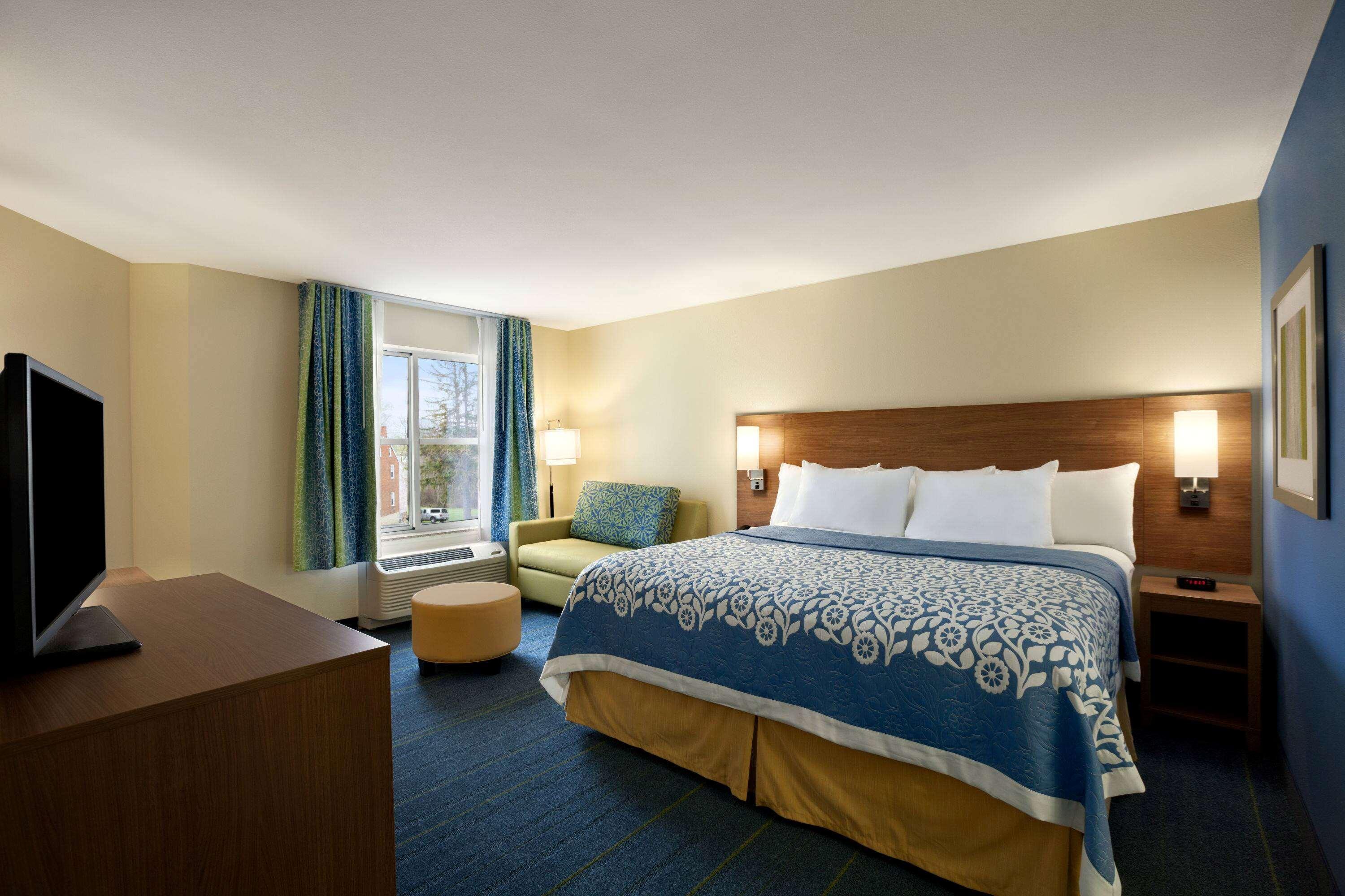 Days Inn & Suites By Wyndham Altoona Esterno foto