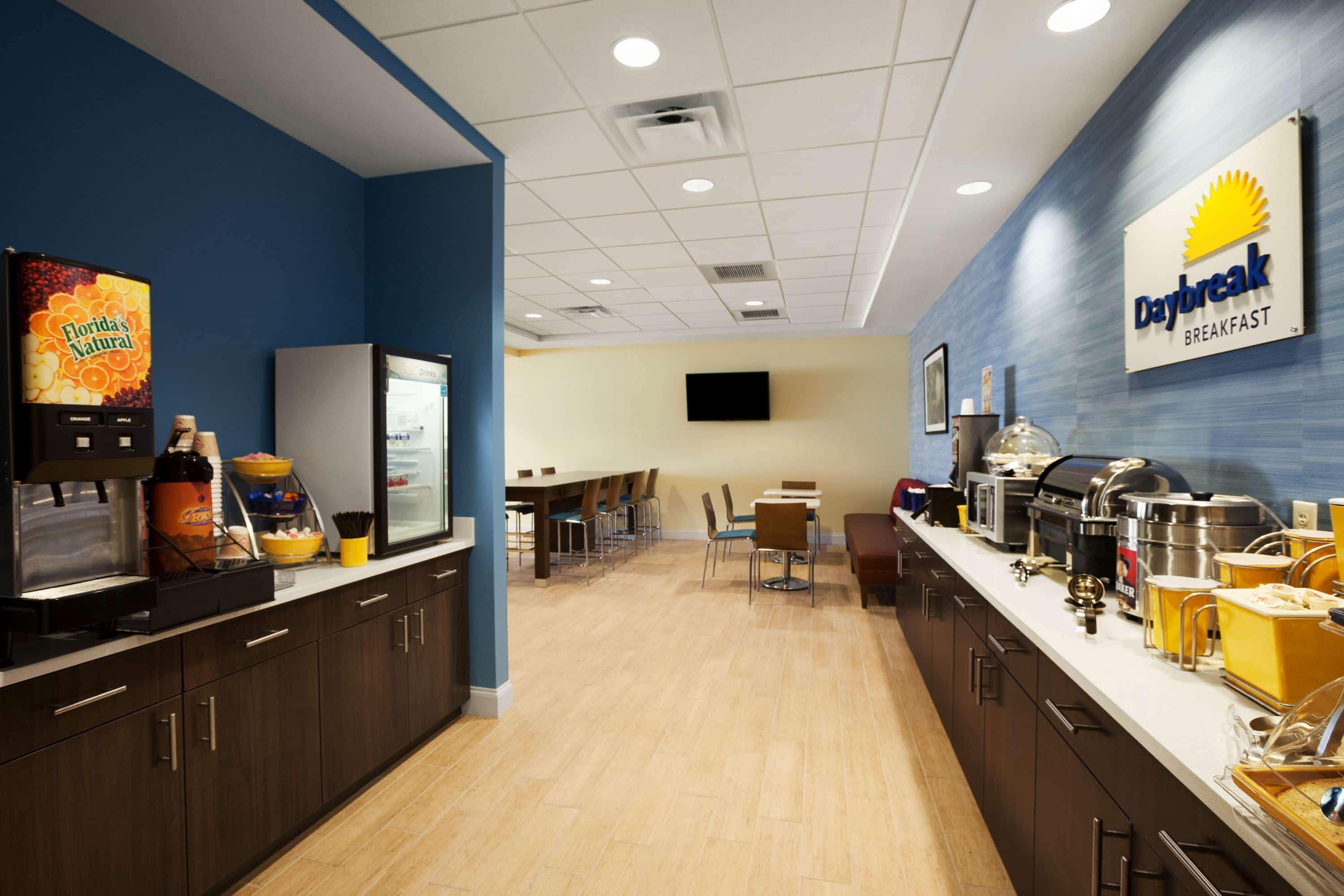 Days Inn & Suites By Wyndham Altoona Esterno foto