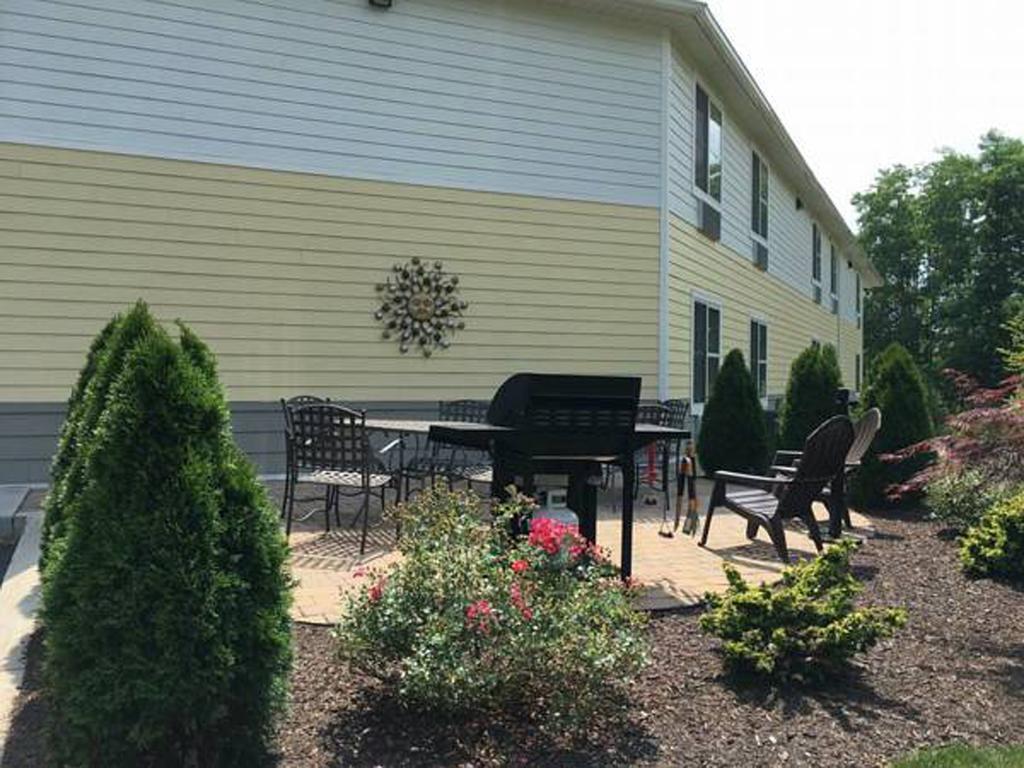 Days Inn & Suites By Wyndham Altoona Esterno foto