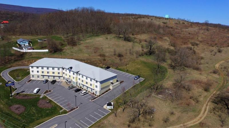 Days Inn & Suites By Wyndham Altoona Esterno foto