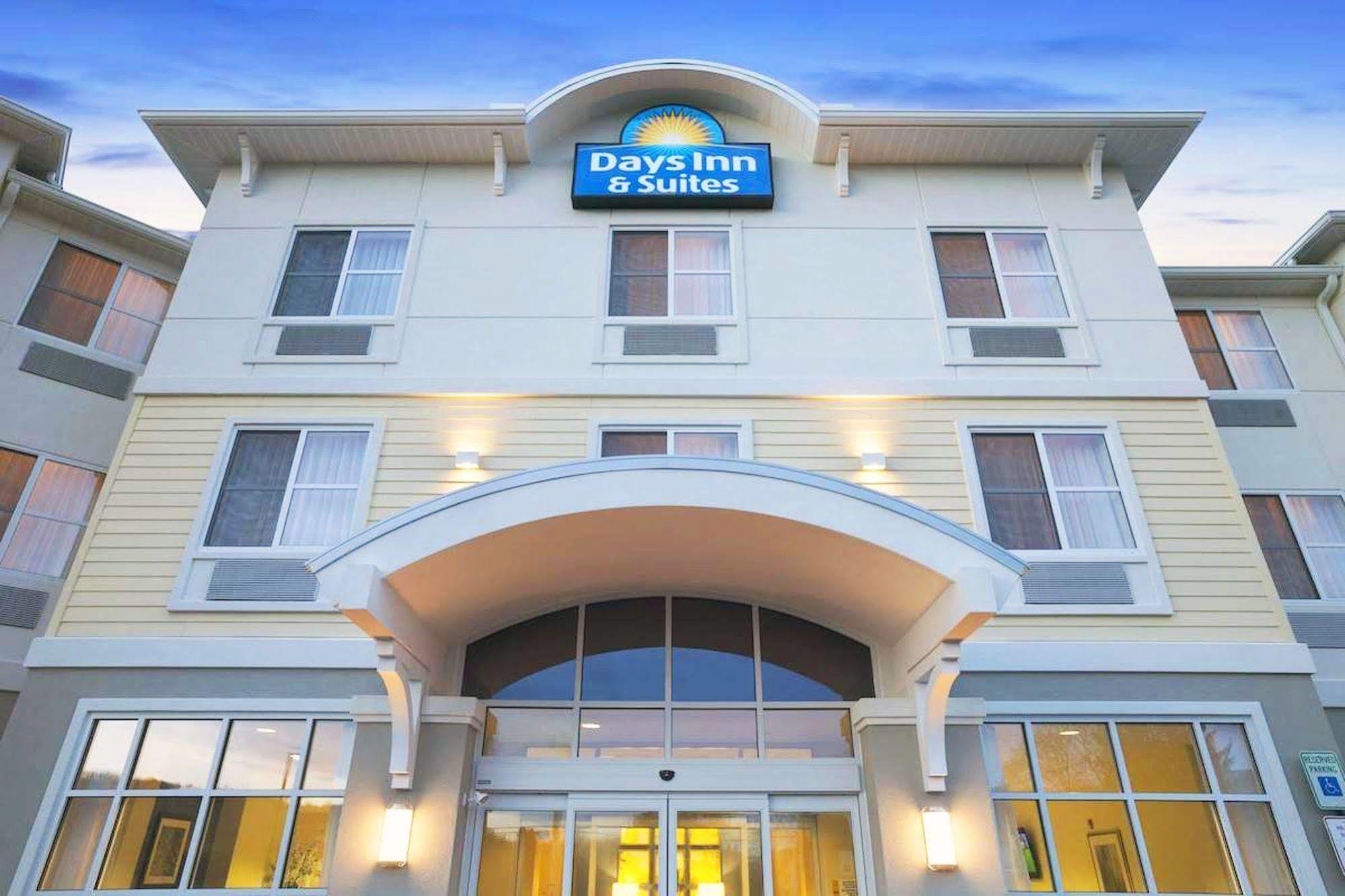 Days Inn & Suites By Wyndham Altoona Esterno foto