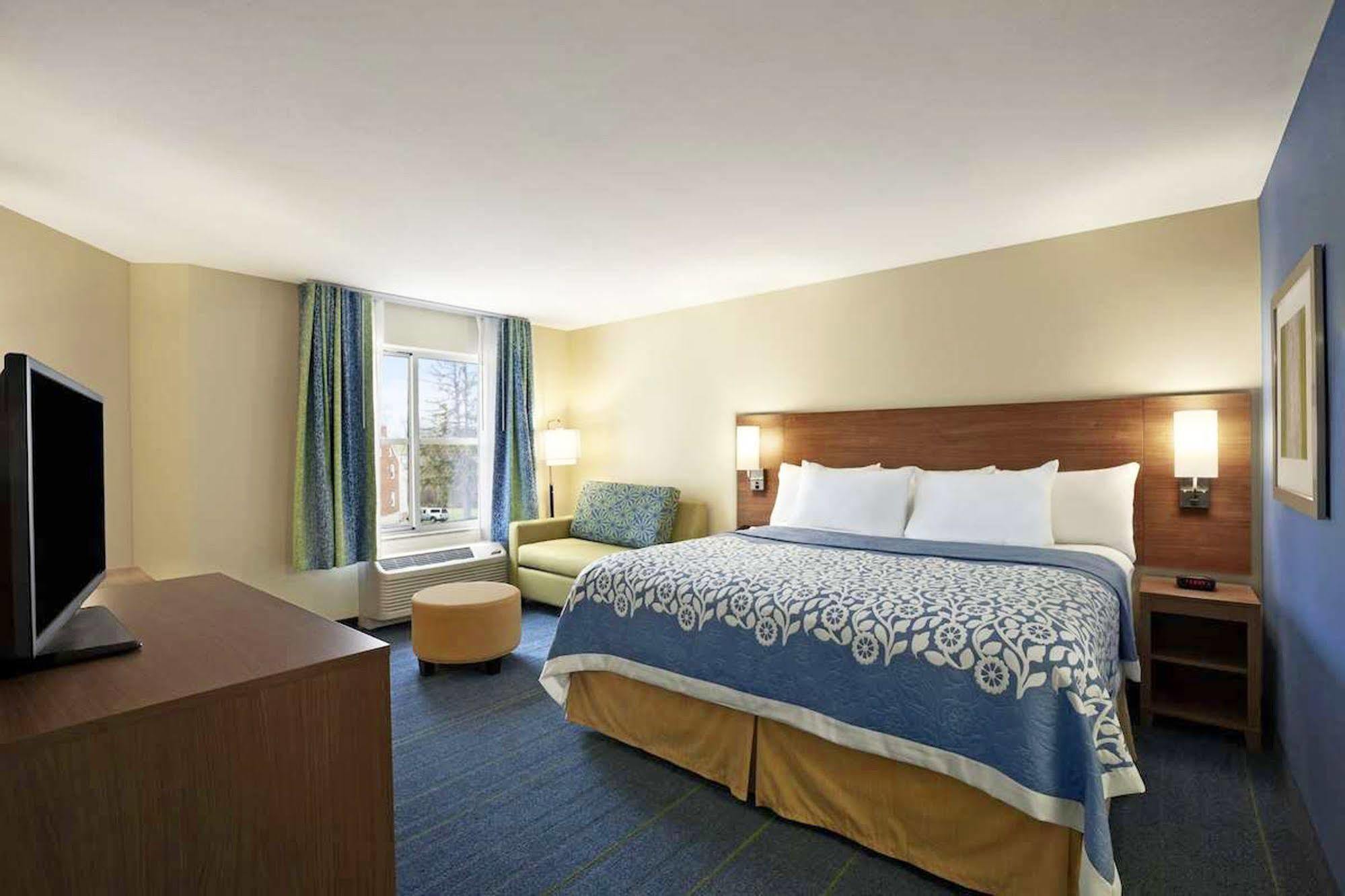 Days Inn & Suites By Wyndham Altoona Esterno foto